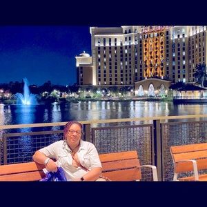 Meet your Posher, Monique